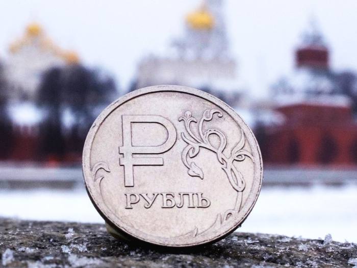 Колебания рубля – как отреагируют цены на двери?